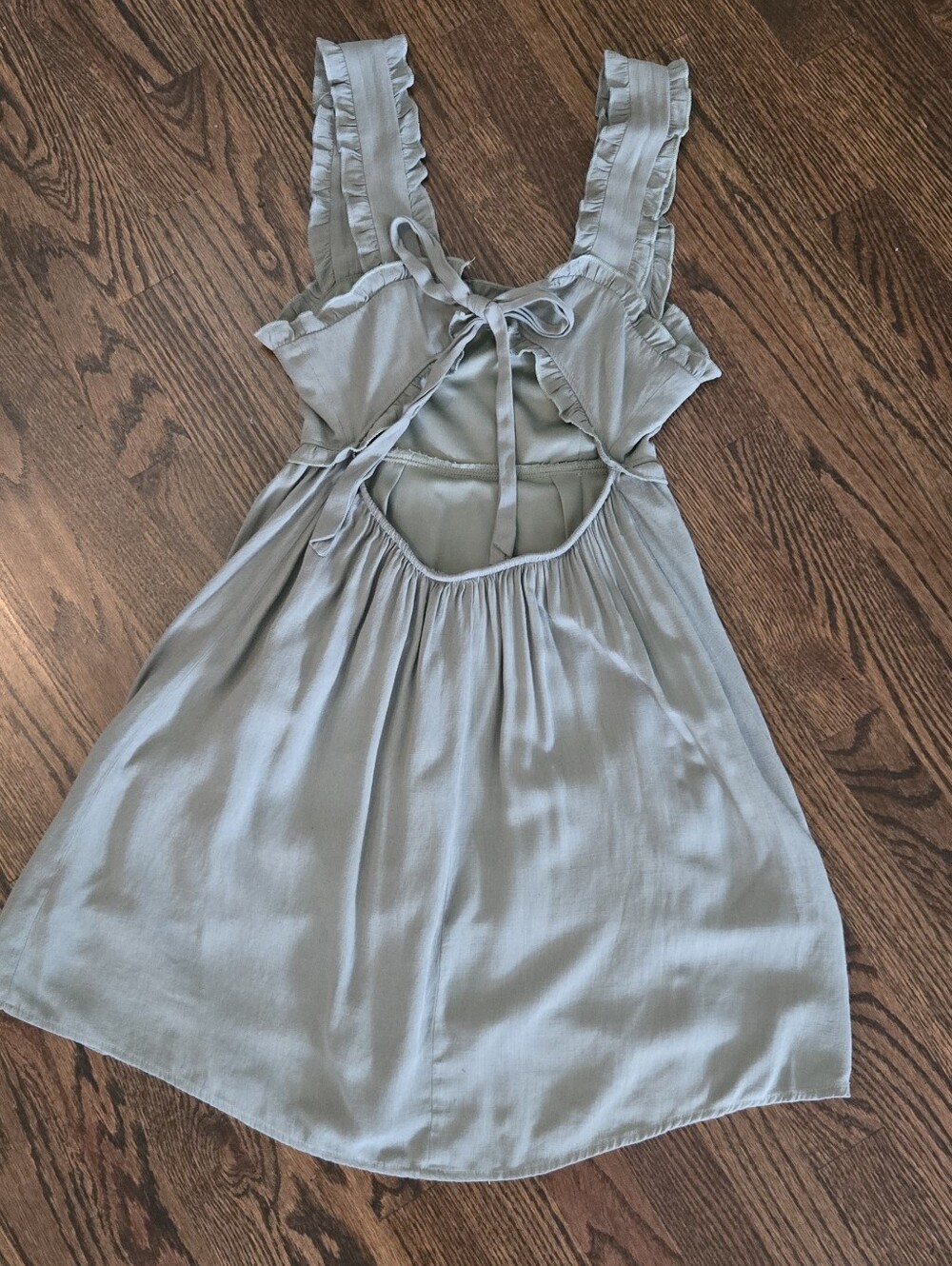 mi ami | size xs | sage green tie‑back ruffle dress